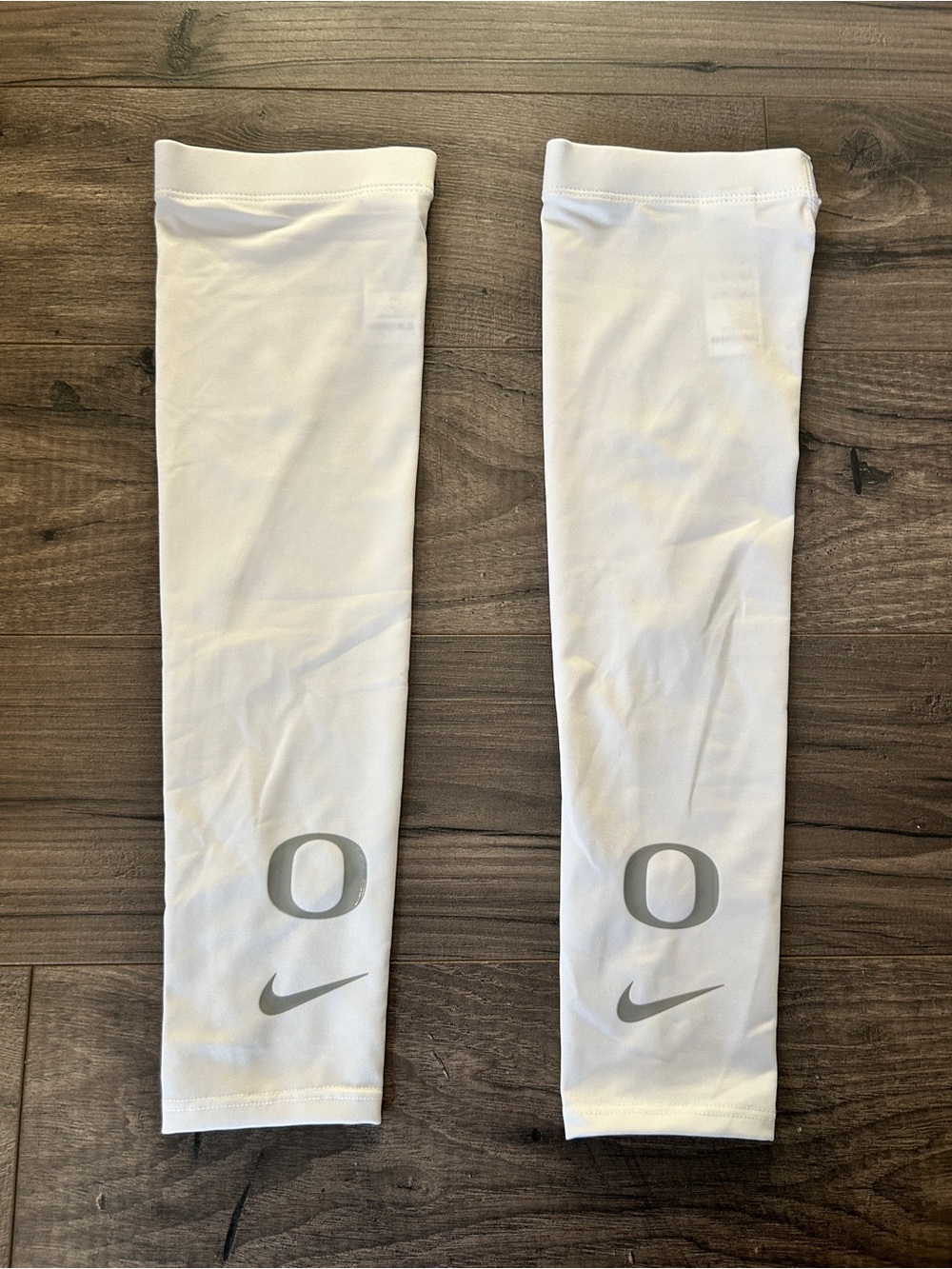 Men's Nike Oregon Ducks White Grey Football Sleeves NEW